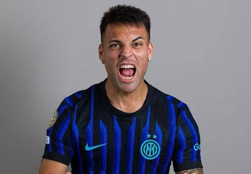 边后卫内收 边后卫内收